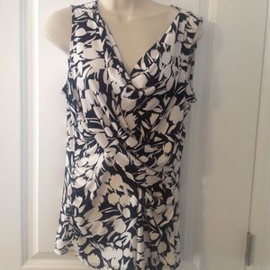 Black & white flower print top